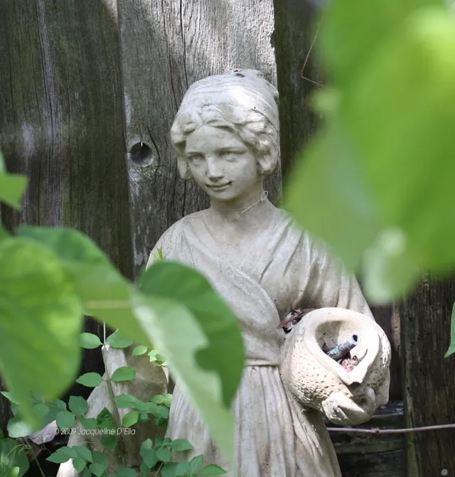 Fountain Statue Girl Peeking